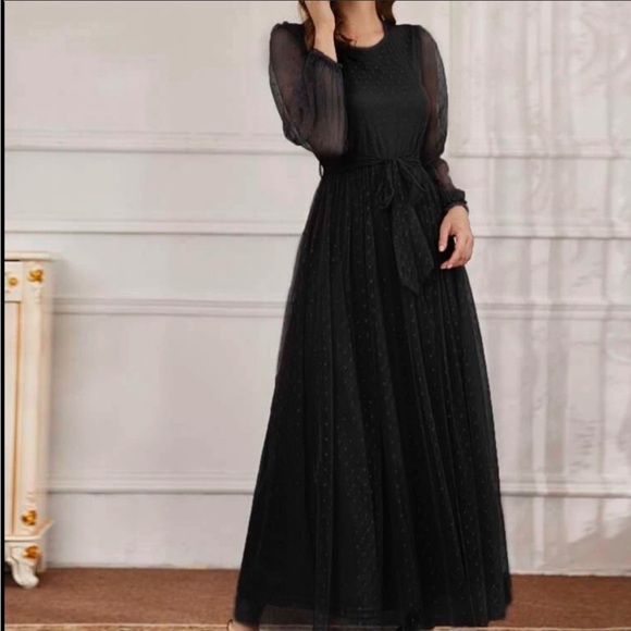 Dresses & Skirts - Elegant Black Dress
